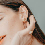 BLANCHE BOUCLES D'OREILLES PUCES