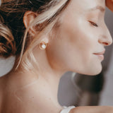 Le duo, Boucles d'oreilles Léna, Bague Inès, Nacre Blanche