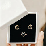 Le duo, Boucles d'oreilles Léna, Bague Inès, Onyx